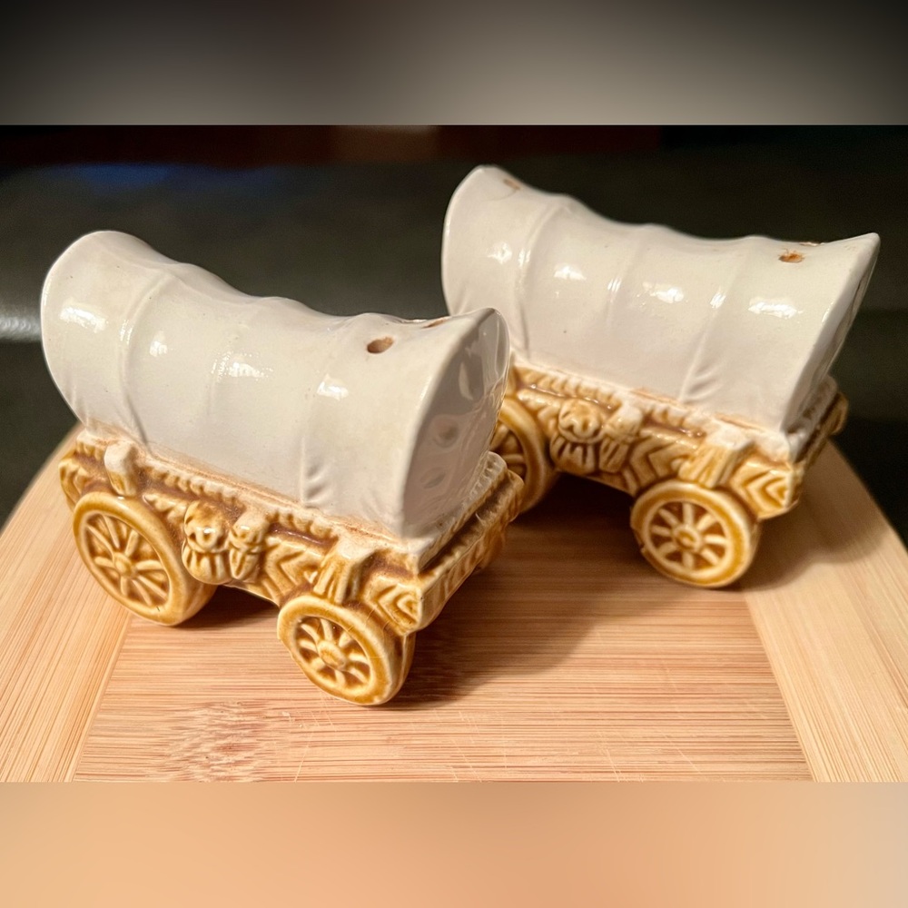 Covered Wagon Salt & Pepper Shakers